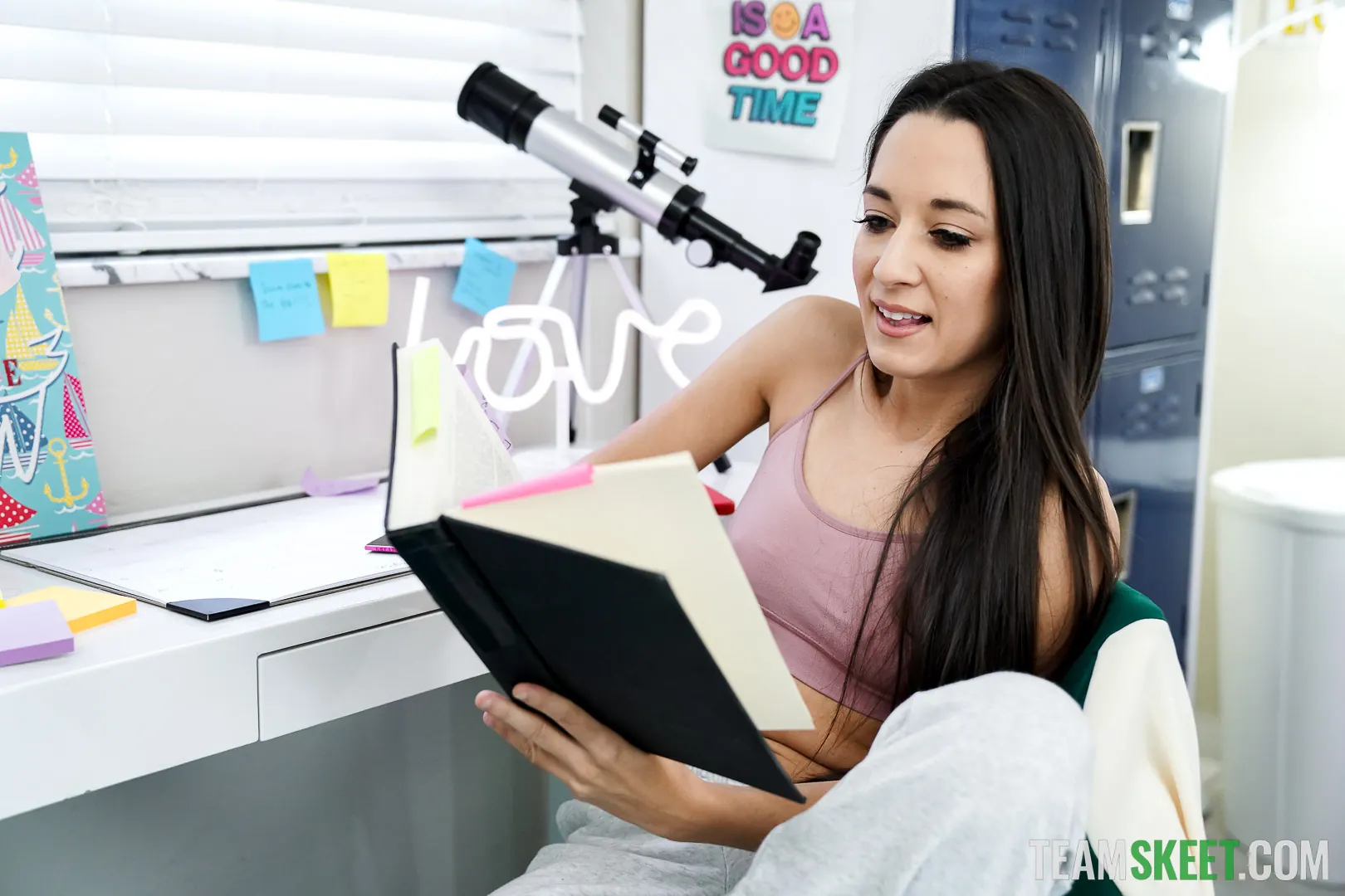 Team Skeet 'Concepto: TeamSkeet University 2' protagonizando Freya von Doom (foto 70)