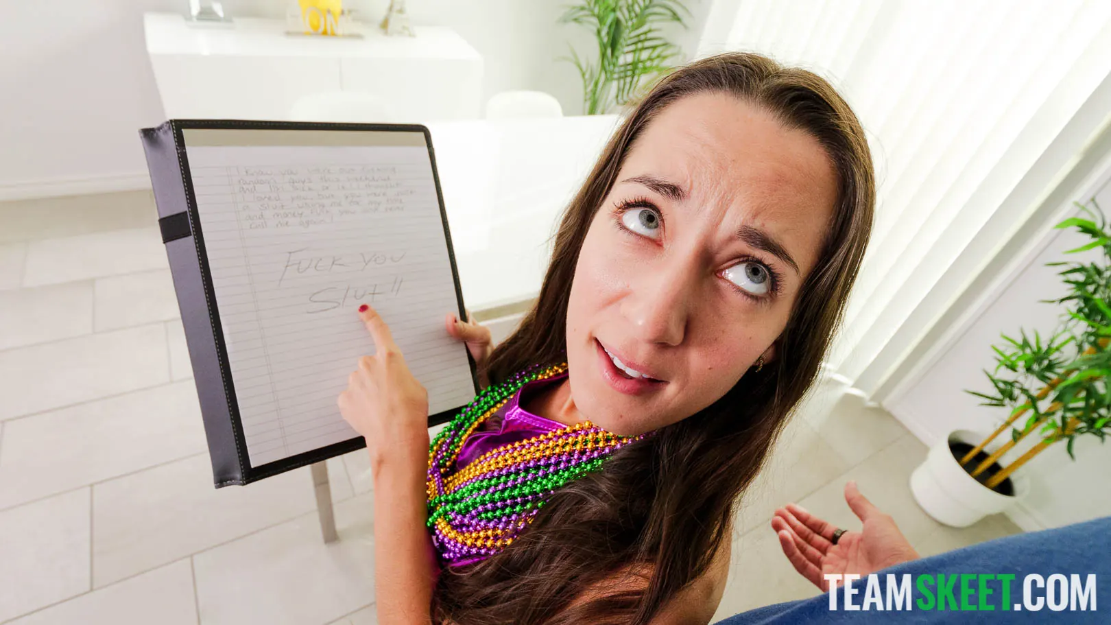 Freya von Doom en 'Vamos a hacer un desastre en este sofá' from 'Team Skeet' (foto 24) Team Skeet 'Vamos a hacer un desastre en este sofá' protagonizando Freya von Doom (foto 24)