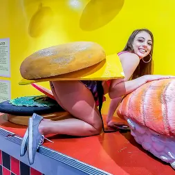 Gia Derza en 'Team Skeet' Dejándolo colgado (Miniatura 12)