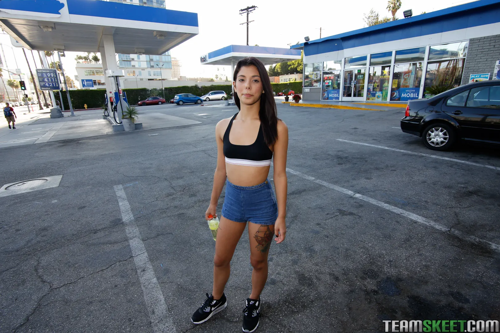 Team Skeet 'Poniendo a prueba sus habilidades' protagonizando Gina Valentina (foto 1)