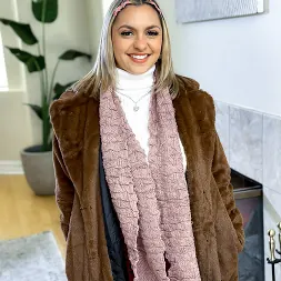 Gypsy Rose in 'Team Skeet' Baby, It's Cold Outside, But I'll Make it Hot for You (Thumbnail 1)