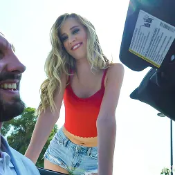 Haley Reed en 'Team Skeet' Coche elegante, pene elegante (Miniatura 12)