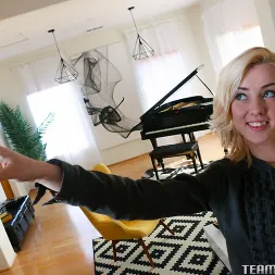 Haley Reed en 'Team Skeet' Feliz y cachonda (Miniatura 24)