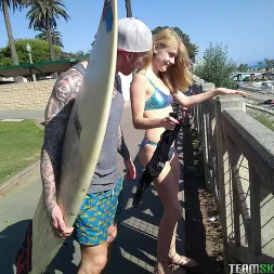 Hannah Hays in 'Team Skeet' Cowabunga Cooch (Thumbnail 1)