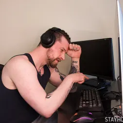 Harlowe Blue en 'Team Skeet' Programa de cuarentena (Miniatura 100)