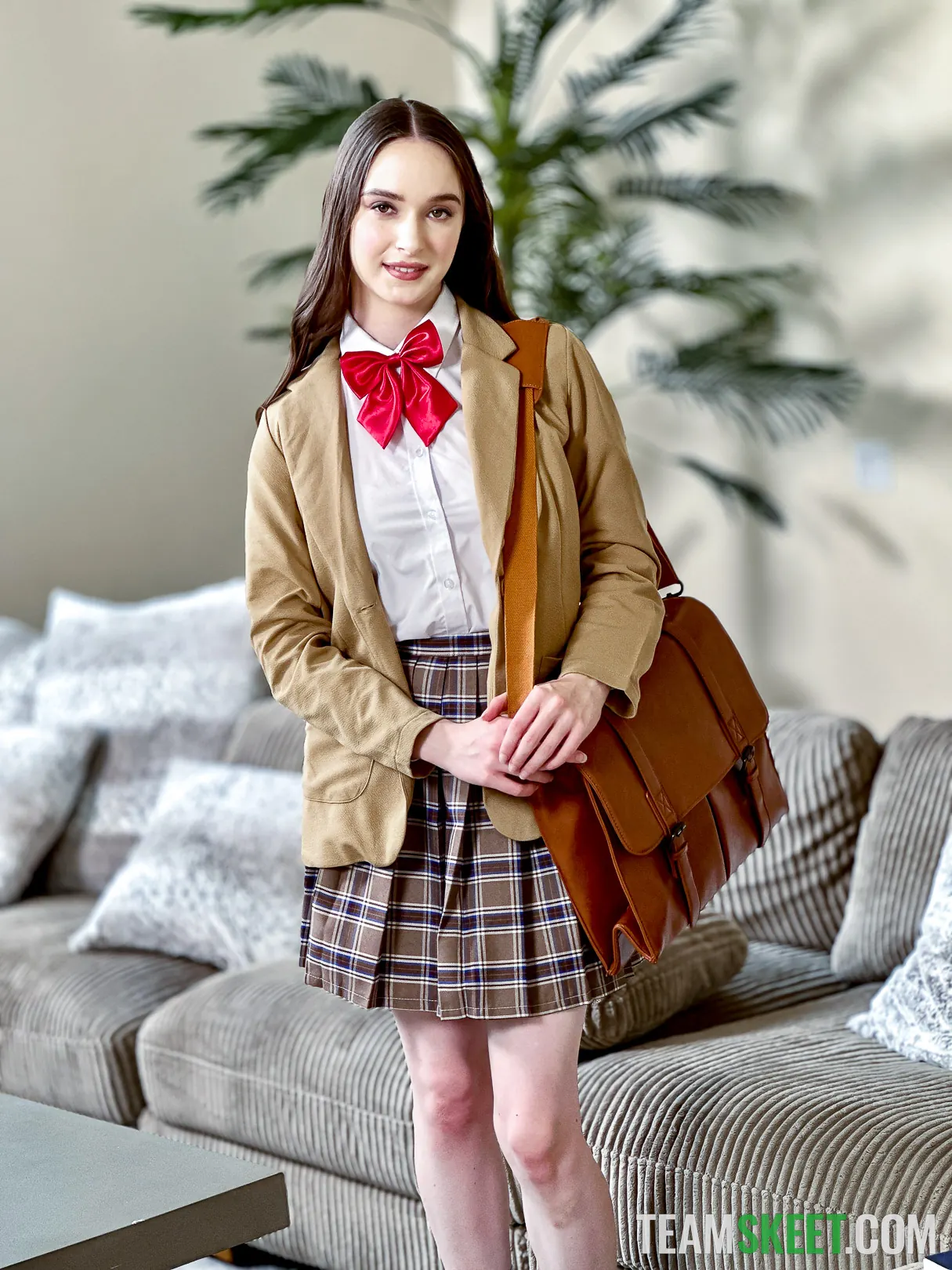 Team Skeet 'Fantasía lésbica: Creo que mi profesora de música quiere follarme' protagonizando Hazel Moore (foto 1)