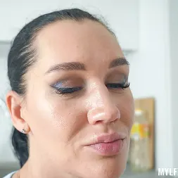 Hot Mommy in Surprise Visit (Photo 6) Hot Mommy in 'Team Skeet' Surprise Visit (Thumbnail 6)