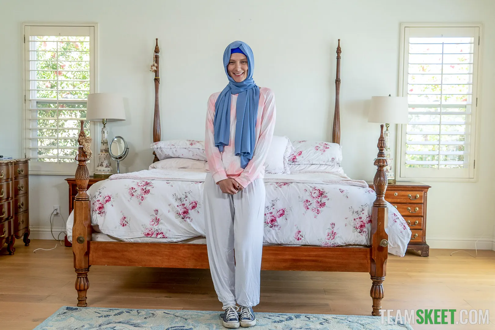 Team Skeet 'En casa con mi mejor amiga' protagonizando Izzy Lush (foto 1)