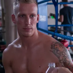 Jasmine Jae en 'Team Skeet' Caja (Miniatura 60)