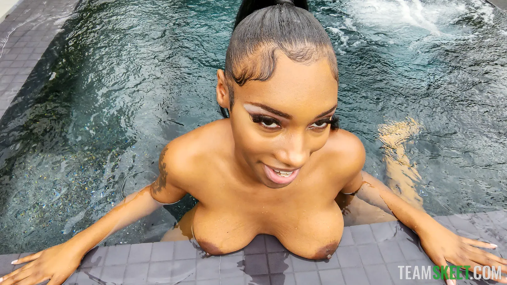 Jaymee Green en 'Espectáculo de bikini' from 'Team Skeet' (foto 12) Team Skeet 'Espectáculo de bikini' protagonizando Jaymee Green (foto 12)