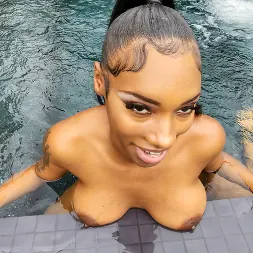 Jaymee Green en 'Team Skeet' Espectáculo de bikini (Miniatura 12)