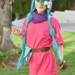 Jessie Saint en Gallo de Dragon Ball (foto 1) Jessie Saint en 'Team Skeet' Gallo de Dragon Ball (Miniatura 1)