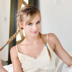 Jillian Janson en 'Team Skeet' Atrapado con bragas rojas (Miniatura 99)