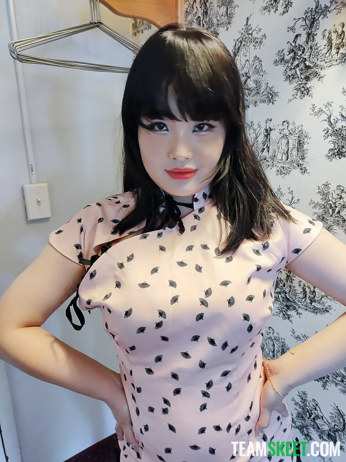 Team Skeet 'Haciéndola hablar' protagonizando Jooni Kim (foto 1)