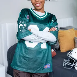 Journey Love en 'Team Skeet' Mi hijastra escondía un cuerpo perfecto debajo de esa camiseta (debut de amor de viaje) (Miniatura 1)