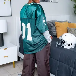 Journey Love en 'Team Skeet' Mi hijastra escondía un cuerpo perfecto debajo de esa camiseta (debut de amor de viaje) (Miniatura 4)