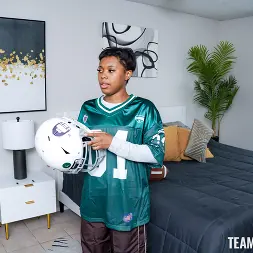 Journey Love en 'Team Skeet' Mi hijastra escondía un cuerpo perfecto debajo de esa camiseta (debut de amor de viaje) (Miniatura 16)