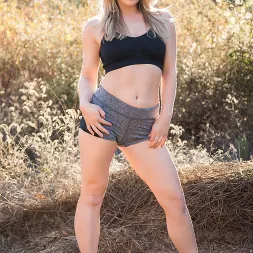 Judy Jolie en 'Team Skeet' Lesbianas de la naturaleza 01 (Miniatura 6)