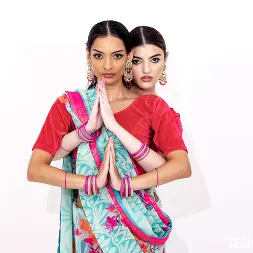 Julia James en 'Team Skeet' Conoce a las hermanas sari: gemelas indias comparten su primera polla (Miniatura 72)