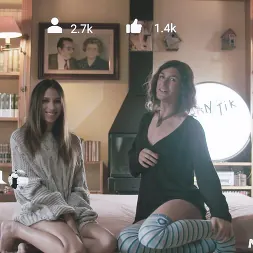 Julia Roca en Dulce sesión de sexo (foto 1) Julia Roca en 'Team Skeet' Dulce sesión de sexo (Miniatura 1)