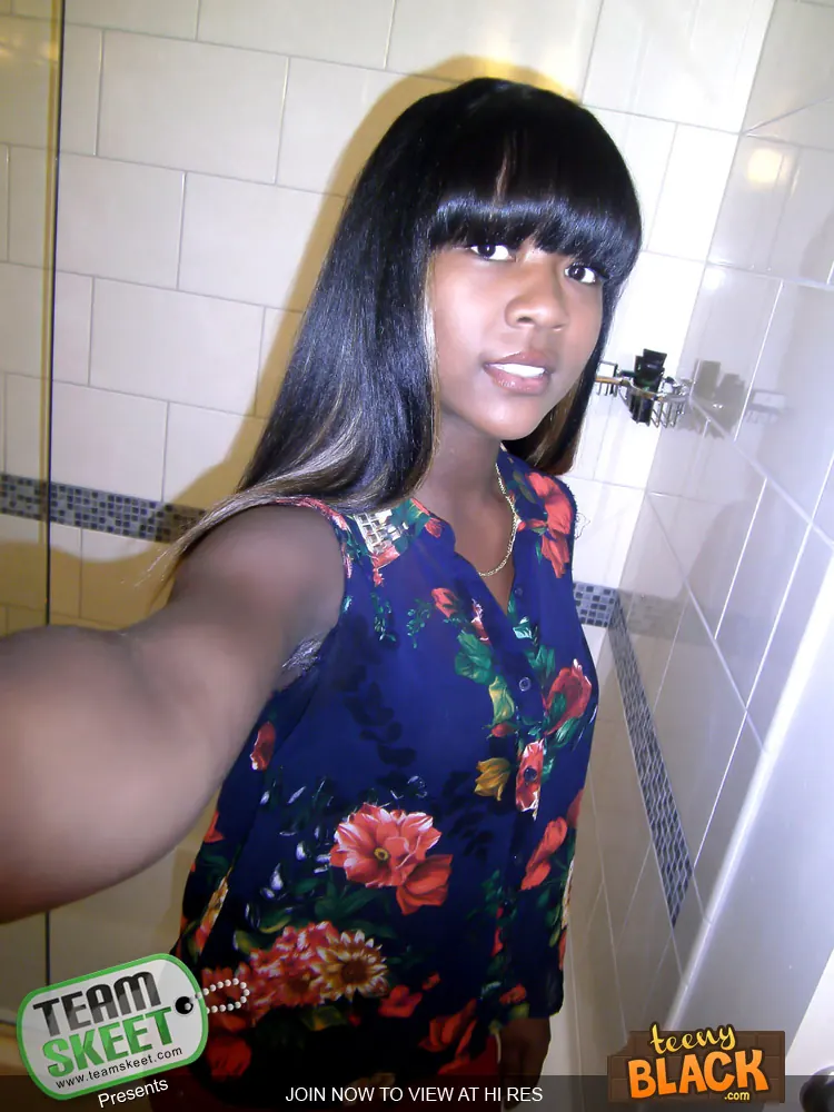 Kaci Starks en 'Adolescente de ébano derecha y apretada' from 'Team Skeet' (foto 1) Team Skeet 'Adolescente de ébano derecha y apretada' protagonizando Kaci Starks (foto 1)