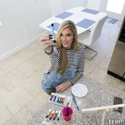 Kali Roses en 'Team Skeet' Pintura facial con semen (Miniatura 30)