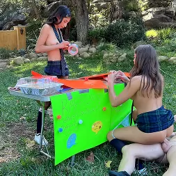 Kenzie Taylor en 'Team Skeet' Diversión bajo el sol Sexo al aire libre (Miniatura 21)