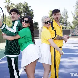 Kenzie Taylor en 'Team Skeet' Diversión bajo el sol Sexo al aire libre (Miniatura 36)