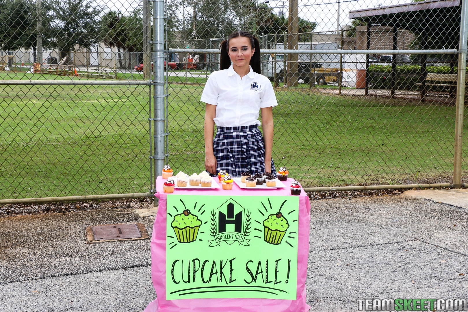 Team Skeet 'Kharlies Cupcake Sale' starring Kharlie Stone (Photo 1)