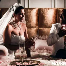 Kira Queen en La consumación (foto 15) Kira Queen en 'Team Skeet' La consumación (Miniatura 15)