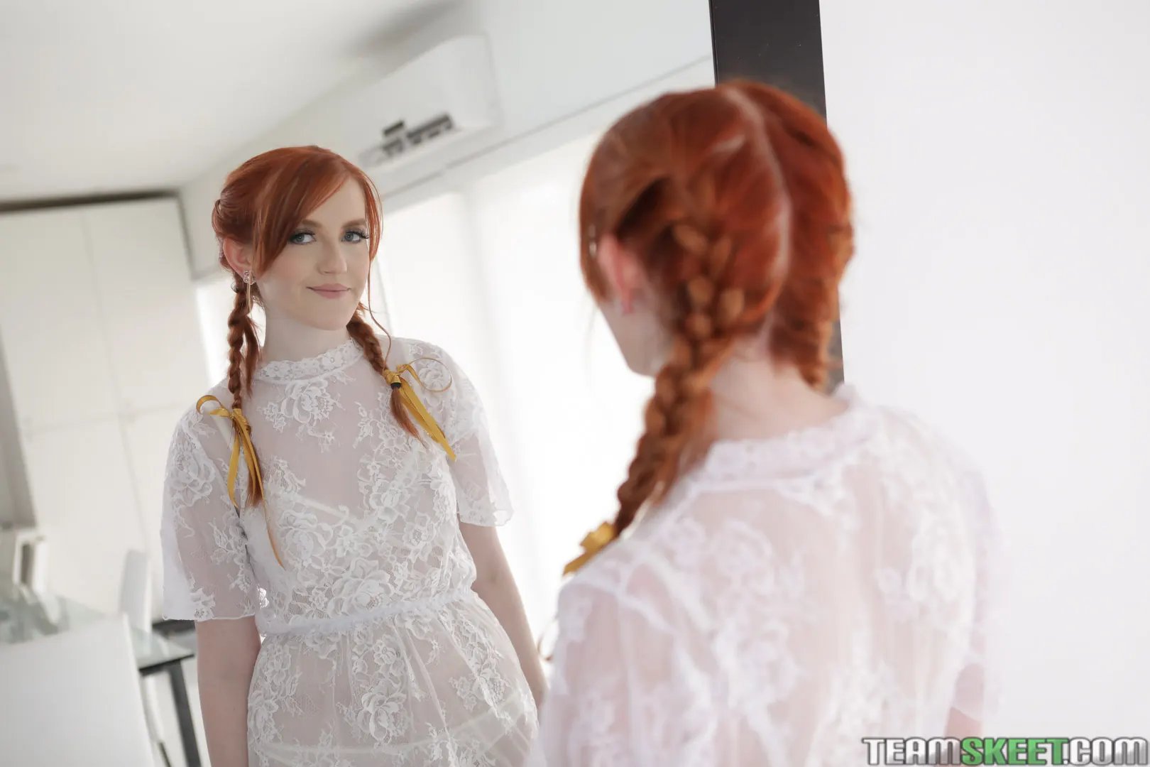 Team Skeet 'Arbusto de jengibre de cara arqueada' protagonizando Krystal Orchid (foto 1)