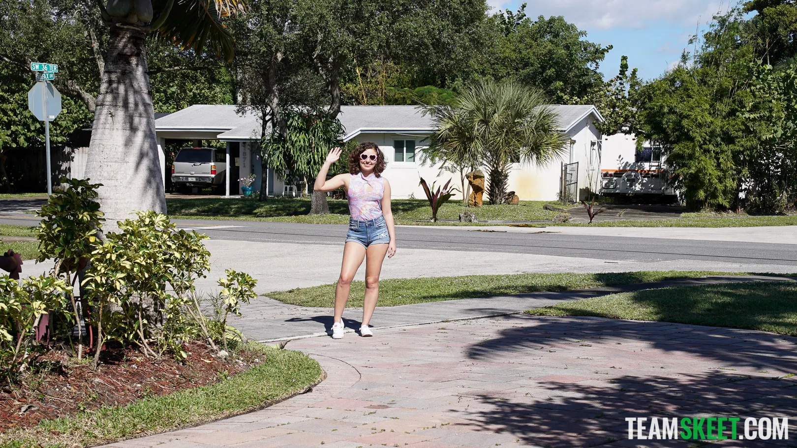 Team Skeet 'Método de pago alternativo' protagonizando Leana Lovings (foto 1)