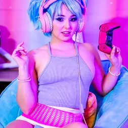 Leana Lovings in 'Team Skeet' Concept: Game Night (Thumbnail 9)