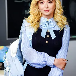 Lexi Lore en 'Team Skeet' Sexo en la escuela de verano (Miniatura 1)
