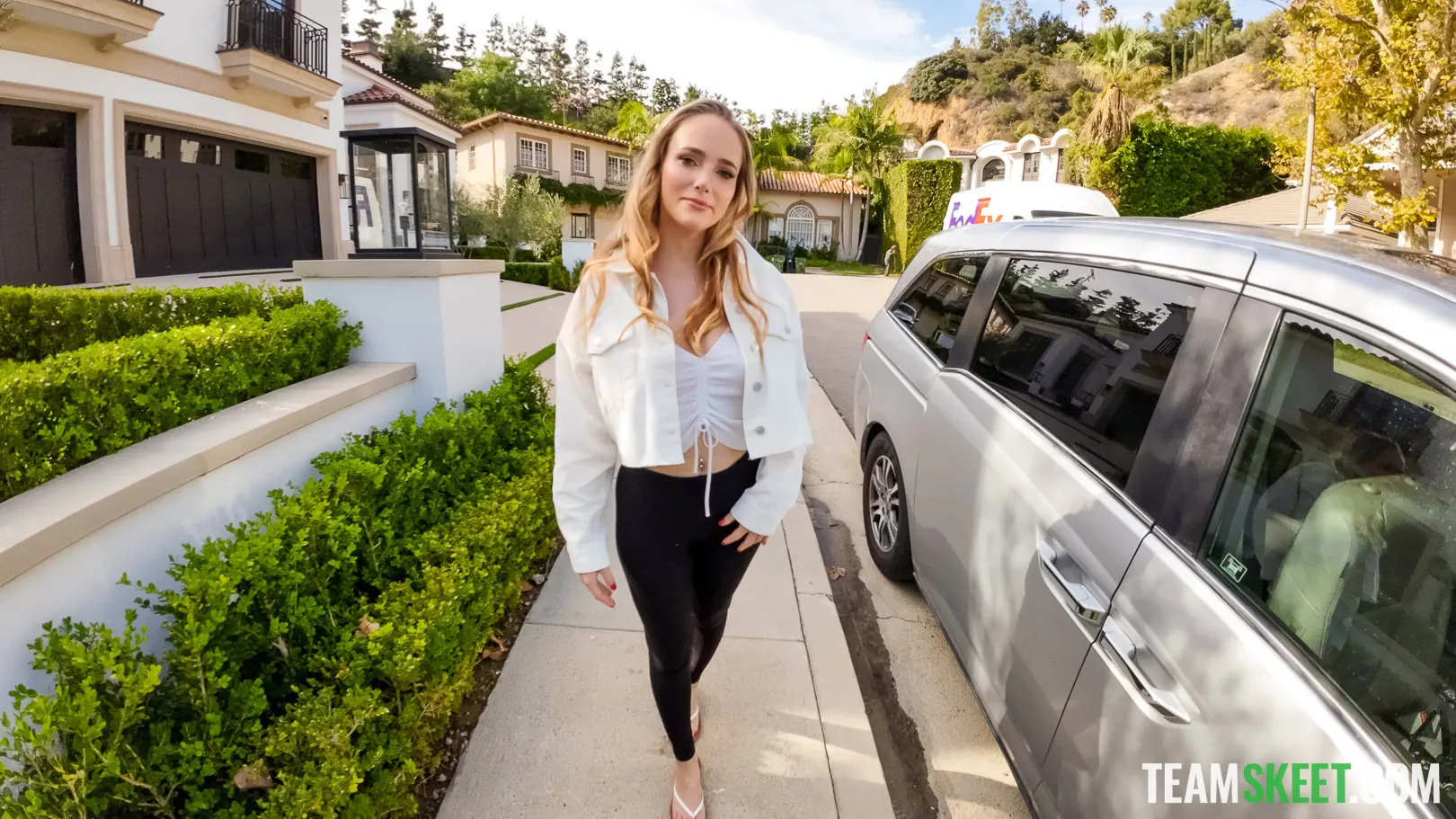 Team Skeet 'Deja que el pervz tome el control' protagonizando Lexi Luna (foto 1)