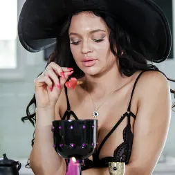 Lexi Sample in Black Magic Woman (Photo 30) Lexi Sample in 'Team Skeet' Black Magic Woman (Thumbnail 30)