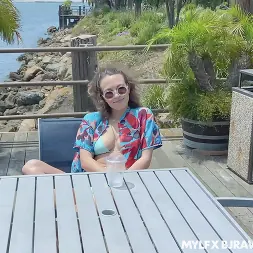 Lily Love en 'Team Skeet' Aburrido del Bungalow (Miniatura 20)