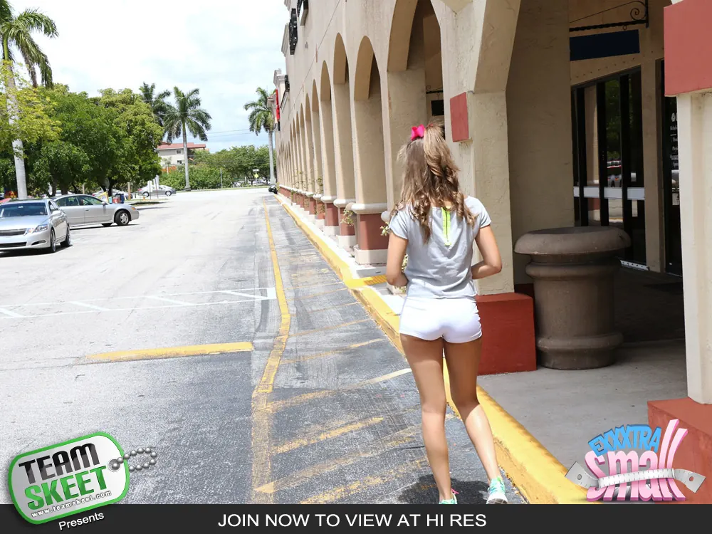 Team Skeet 'Daddy Issues' starring Liza Rowe (Photo 1)