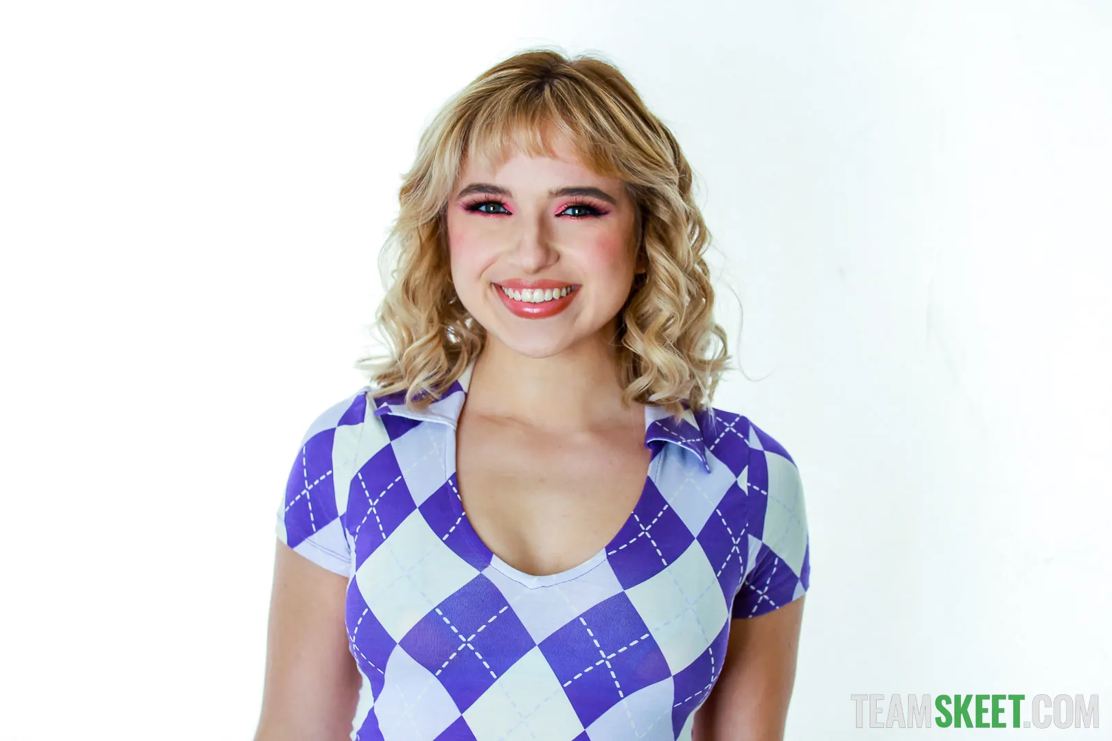 Team Skeet 'Concepto: parodia pornográfica' protagonizando Lolly Dames (foto 1)