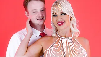 London River en 'March Spotlight: Let's Celebrate London River's Big Tits!'