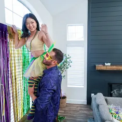 Lulu Chu en 'Team Skeet' Mas-Cock-Rade (Miniatura 81)