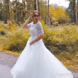 Luxury Girl in 'Team Skeet' Runaway Bride (Thumbnail 1)