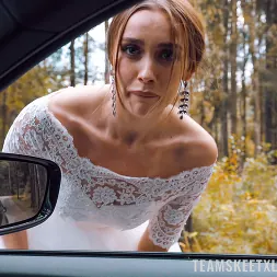 Luxury Girl in 'Team Skeet' Runaway Bride (Thumbnail 2)