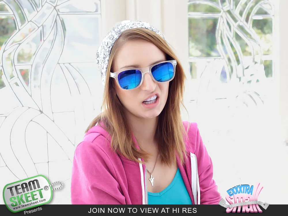 Team Skeet '¿Va a encajar?' protagonizando Maci Winslett (foto 1)