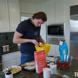 Madi Collins en ¿Quieres un poco de pastel? (foto 24) Madi Collins en 'Team Skeet' ¿Quieres un poco de pastel? (Miniatura 24)