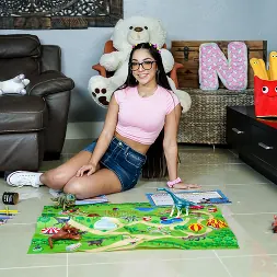 Madison Wilde en 'Team Skeet' Cuidado de niños y relajación (Miniatura 40)