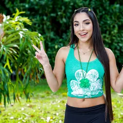 Madison Wilde en 'Team Skeet' Escondite y folla (Miniatura 1)