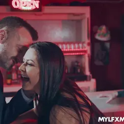 Mariska in Closing Time Threesome (Photo 21) Mariska in 'Team Skeet' Closing Time Threesome (Thumbnail 21)