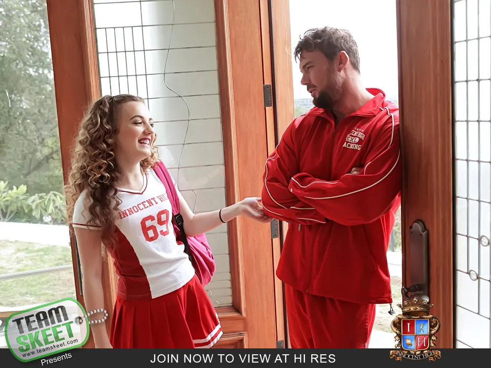 Marissa Mae en 'Persuadir al entrenador' from 'Team Skeet' (foto 2) Team Skeet 'Persuadir al entrenador' protagonizando Marissa Mae (foto 2)