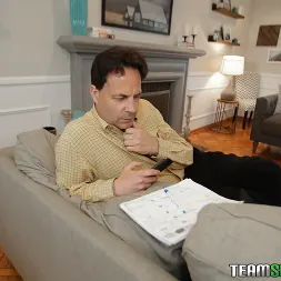 Marley Brinx en 'Team Skeet' Chica de lengua suave se corre (Miniatura 108)